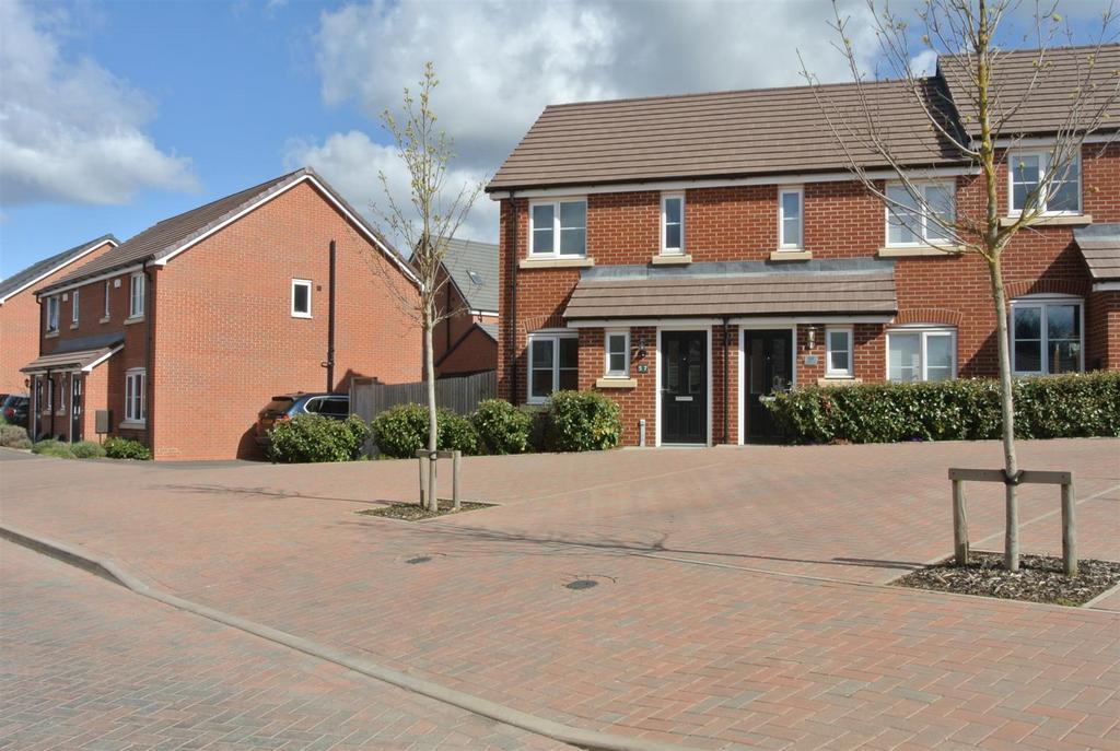 Lancaster Way, Whitnash, Leamington Spa 2 bed end of terrace house £