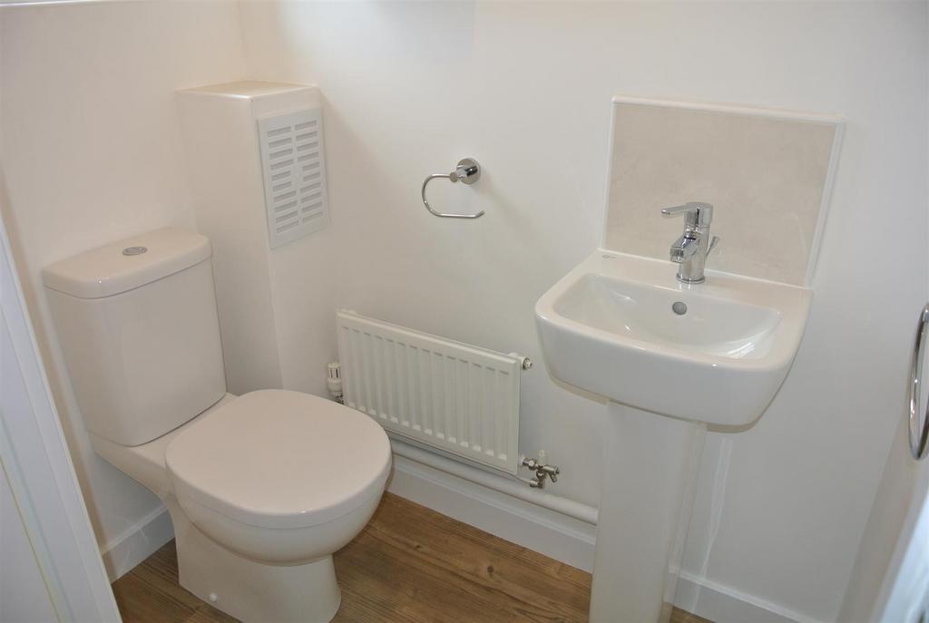 Lancaster Way, Whitnash, Leamington Spa 2 bed end of terrace house £