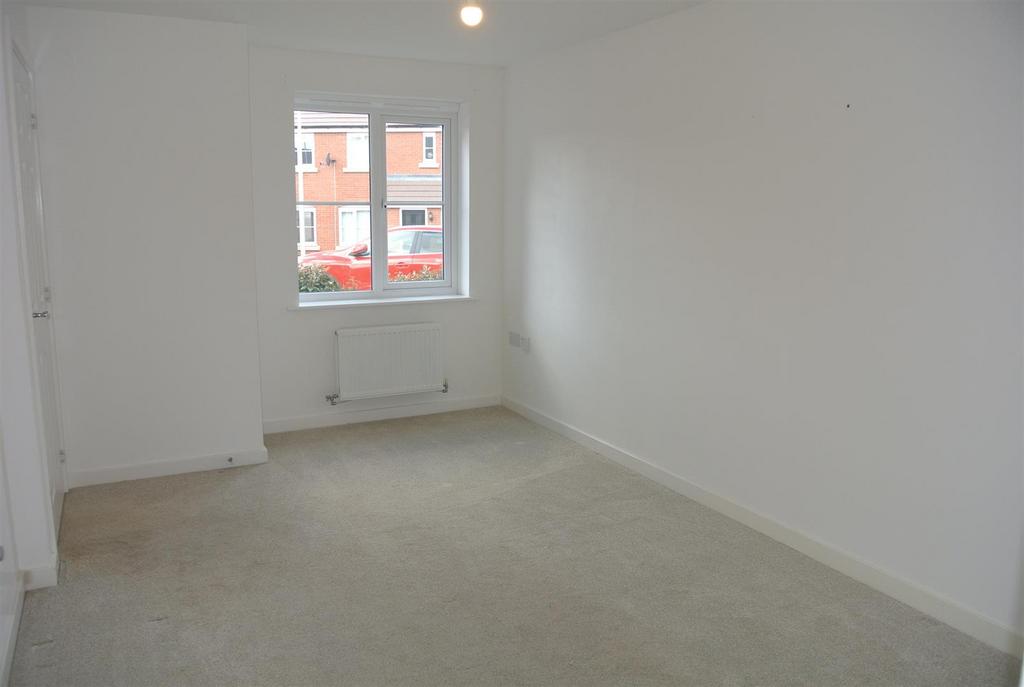 Lancaster Way, Whitnash, Leamington Spa 2 bed end of terrace house £