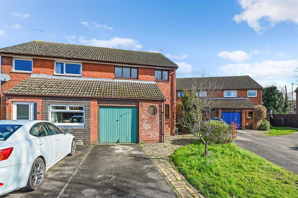 Olivers Meadow, Westergate, Chichester 3 bed semidetached house for