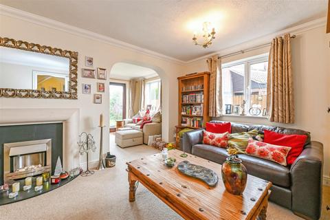 48 Olivers Meadow, Westergate, Chichester, PO20 3YA