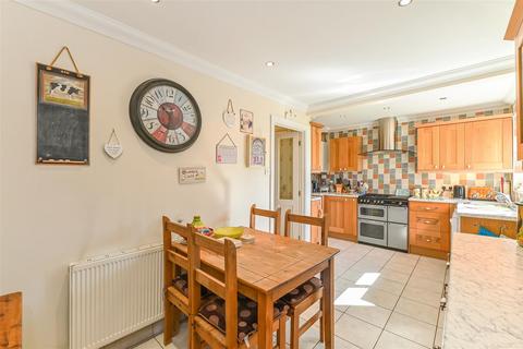 48 Olivers Meadow, Westergate, Chichester, PO20 3YA