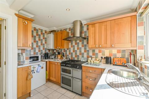 48 Olivers Meadow, Westergate, Chichester, PO20 3YA