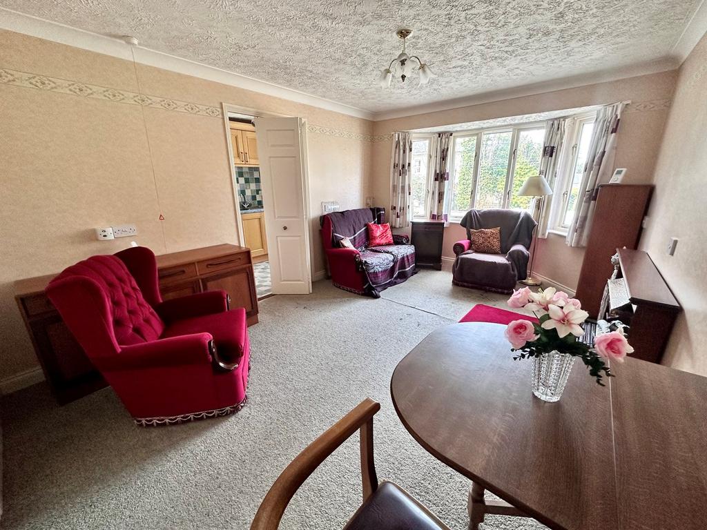 The Grove, Stowmarket, IP14 2 bed retirement property £65,000