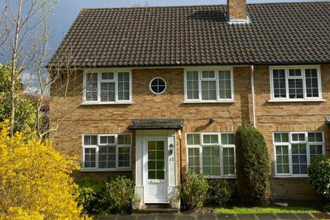 17 Hill Close, Stanmore, HA7 3BS