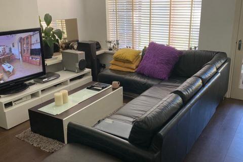 17 Hill Close, Stanmore, HA7 3BS