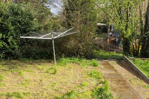 17 Hill Close, Stanmore, HA7 3BS