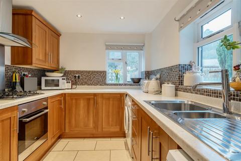 35 Lion Lane, Haslemere, GU27 1JF