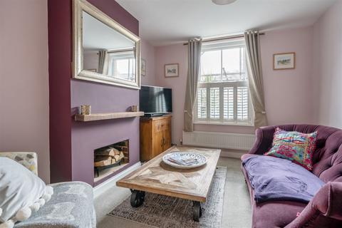 35 Lion Lane, Haslemere, GU27 1JF