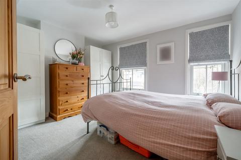 35 Lion Lane, Haslemere, GU27 1JF