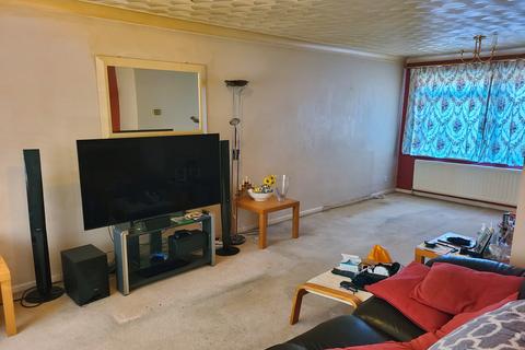 25 Birchglade, Calmore, Southampton, SO40 2GP