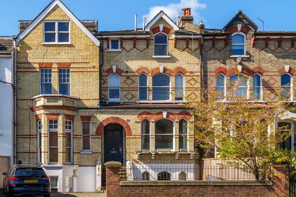 Trinity Road, Wandsworth Common 2 bed flat for sale £575,000