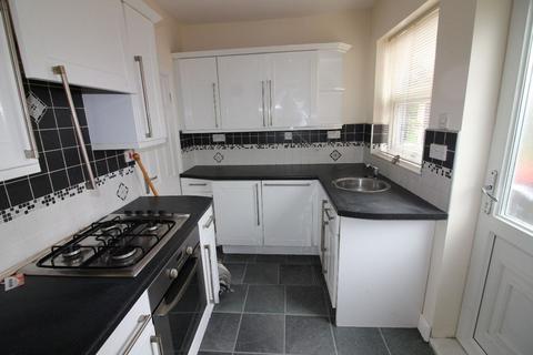 2 bedroom townhouse to rent, West Terrace, Hucknall