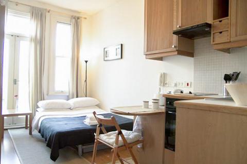 Studio to rent, Fairholme Road, West Kensington, London, W14