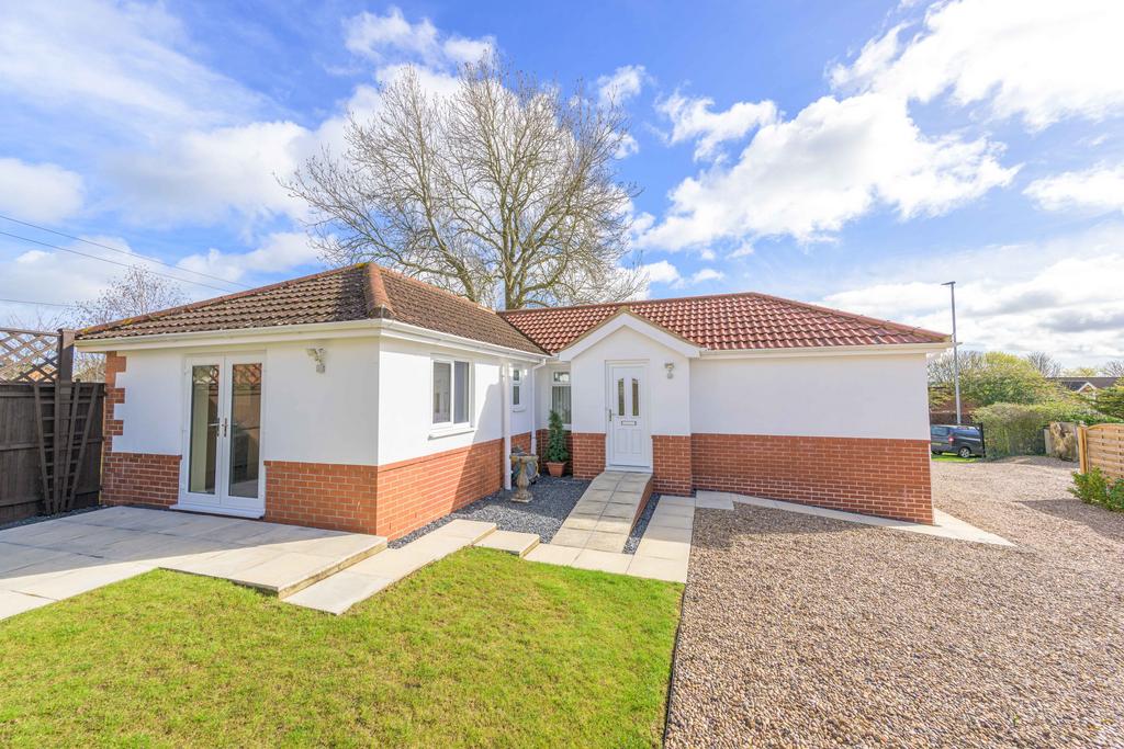 Lincoln Road, Horncastle, LN9 2 bed bungalow £240,000