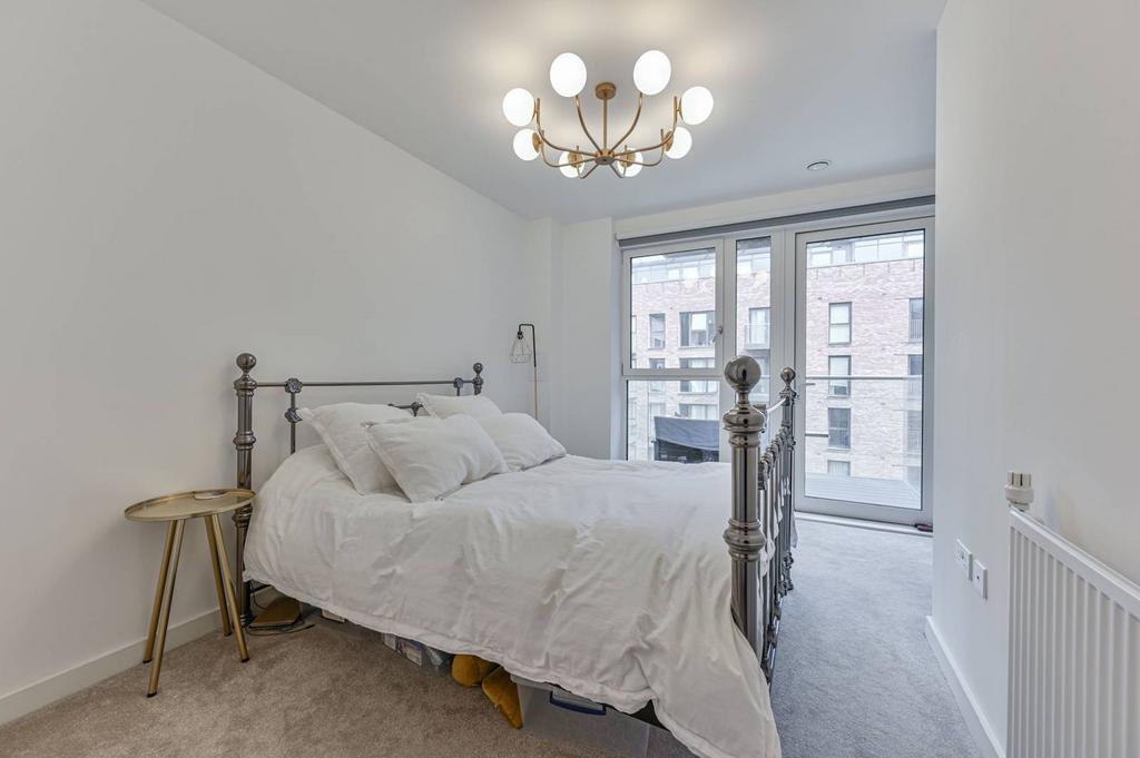 Green Street, Upton Park, London, E13 1 bed flat £3,200 pcm (£738 pw)