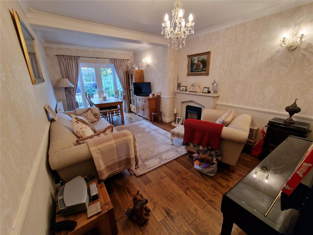 Oakham Avenue, Dudley, West Midlands, DY2 3 bed semidetached house £310,000