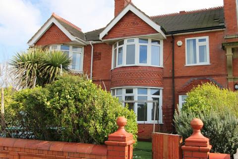 4 bedroom semi-detached house for sale - East Parade, Rhyl, Denbighshire, LL18 3AL