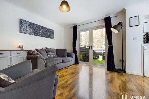 17 Bughtlin Gardens, Edinburgh, EH12 8XB