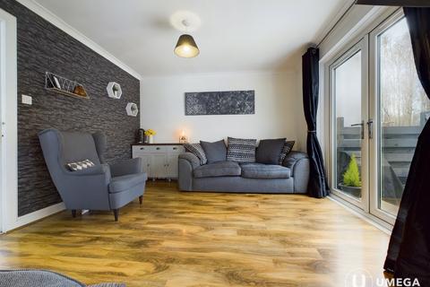 17 Bughtlin Gardens, Edinburgh, EH12 8XB