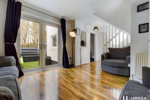 17 Bughtlin Gardens, Edinburgh, EH12 8XB