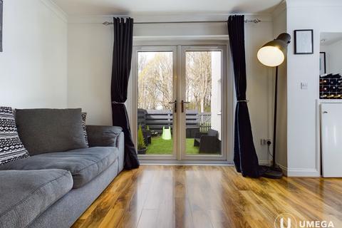 17 Bughtlin Gardens, Edinburgh, EH12 8XB