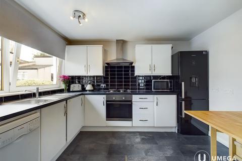 17 Bughtlin Gardens, Edinburgh, EH12 8XB