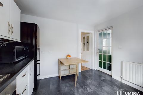 17 Bughtlin Gardens, Edinburgh, EH12 8XB