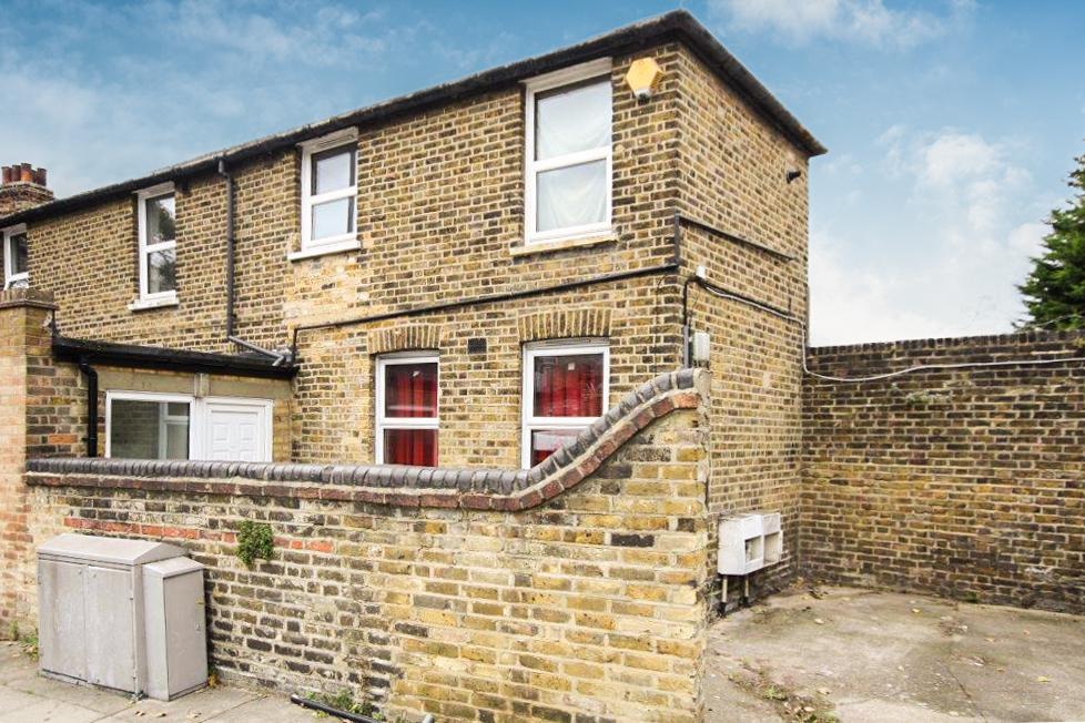 Dunvegan Road, Eltham, SE9 4 bed semidetached house £1,550 pcm (£358 pw)