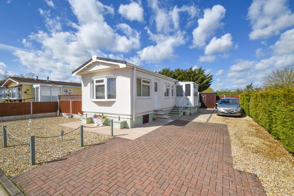 Kingfisher Drive, Skegness, PE25 2 bed park home for sale £105,000