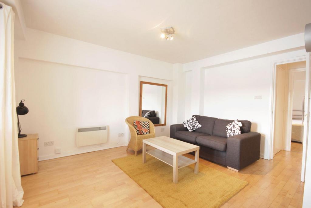 Newlands Quay, Wapping, E1W 1 bed apartment £1,699 pcm (£392 pw)