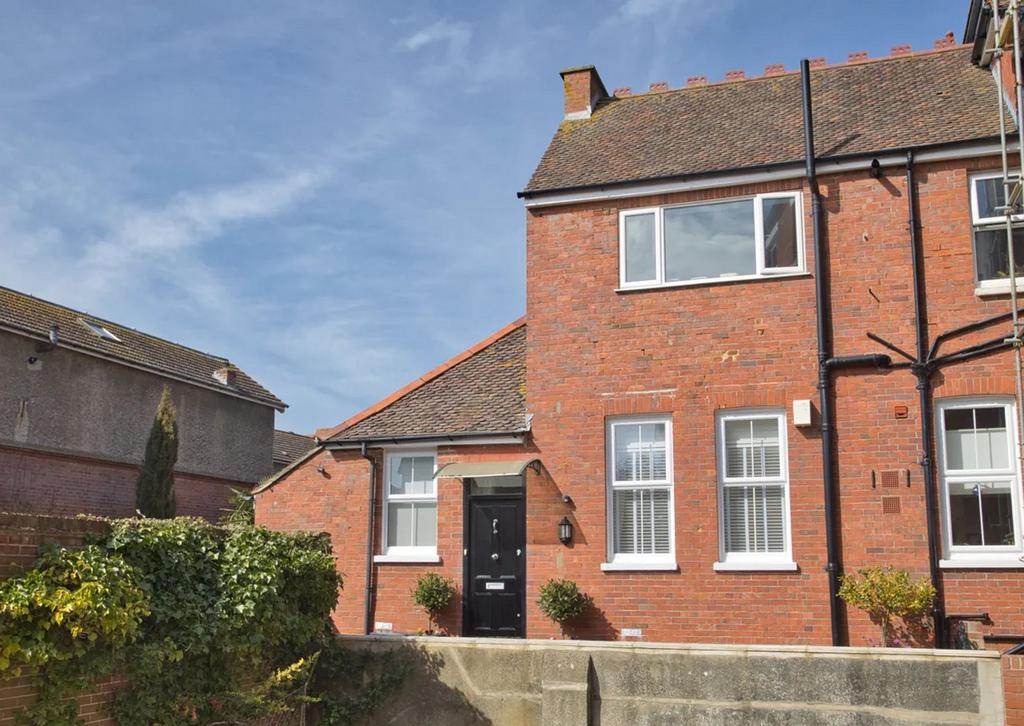 Grimston Avenue, Folkestone, CT20 2 bed ground floor flat £335,000
