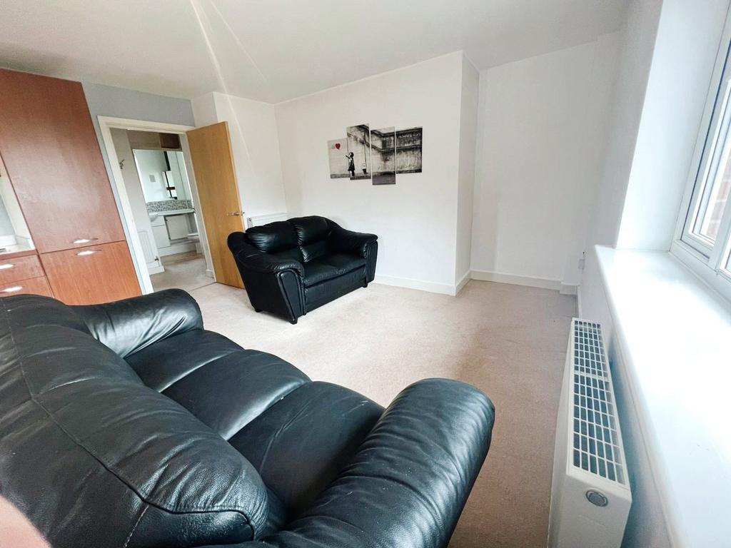 Chiltern Close, Chelmsford, Essex, CM1 1 bed apartment £160,000