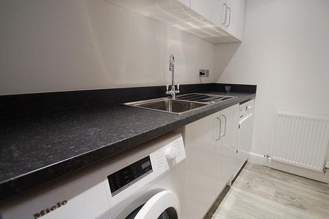 104 Chew Valley Road, Greenfield, Oldham, OL3 7DB
