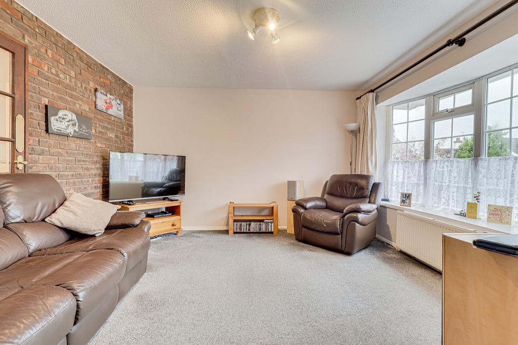 Flemming Avenue, Leighonsea, SS9 4 bed link detached house £500,000