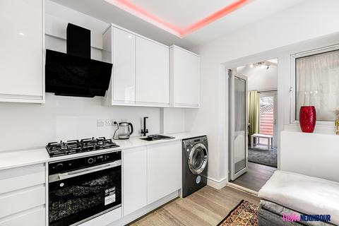 2 bedroom maisonette to rent, Bryony Road, London, W12