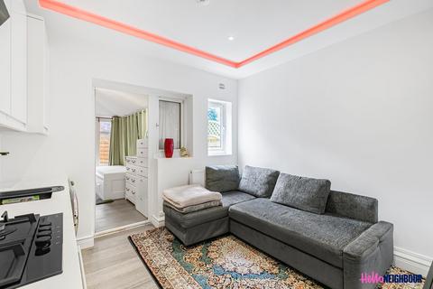 2 bedroom maisonette to rent, Bryony Road, London, W12