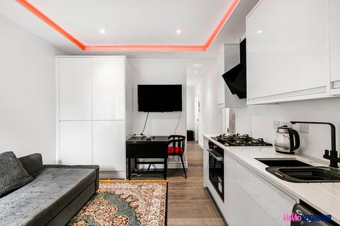 2 bedroom maisonette to rent, Bryony Road, London, W12