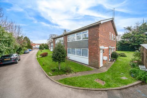 12 Petersham Close, Byfleet, West Byfleet, KT14 7HT
