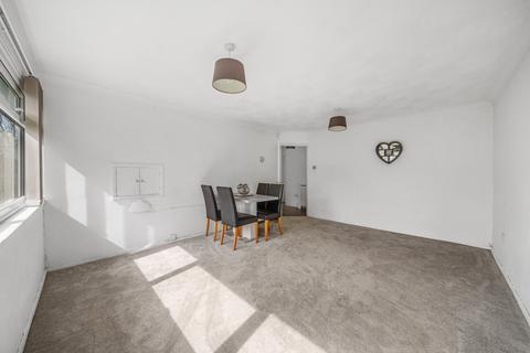 12 Petersham Close, Byfleet, West Byfleet, KT14 7HT