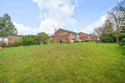 12 Petersham Close, Byfleet, West Byfleet, KT14 7HT