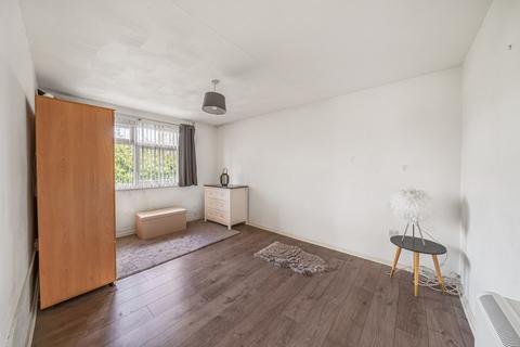 12 Petersham Close, Byfleet, West Byfleet, KT14 7HT