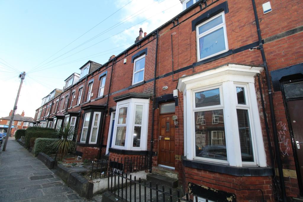 Ashville Avenue, Hyde Park 5 bed terraced house £1,625 pcm (£375 pw)