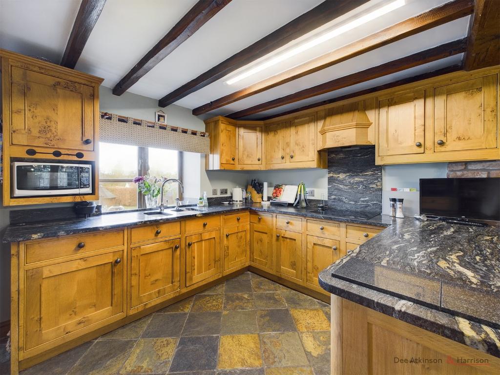 Kitchen/Breakfast Area