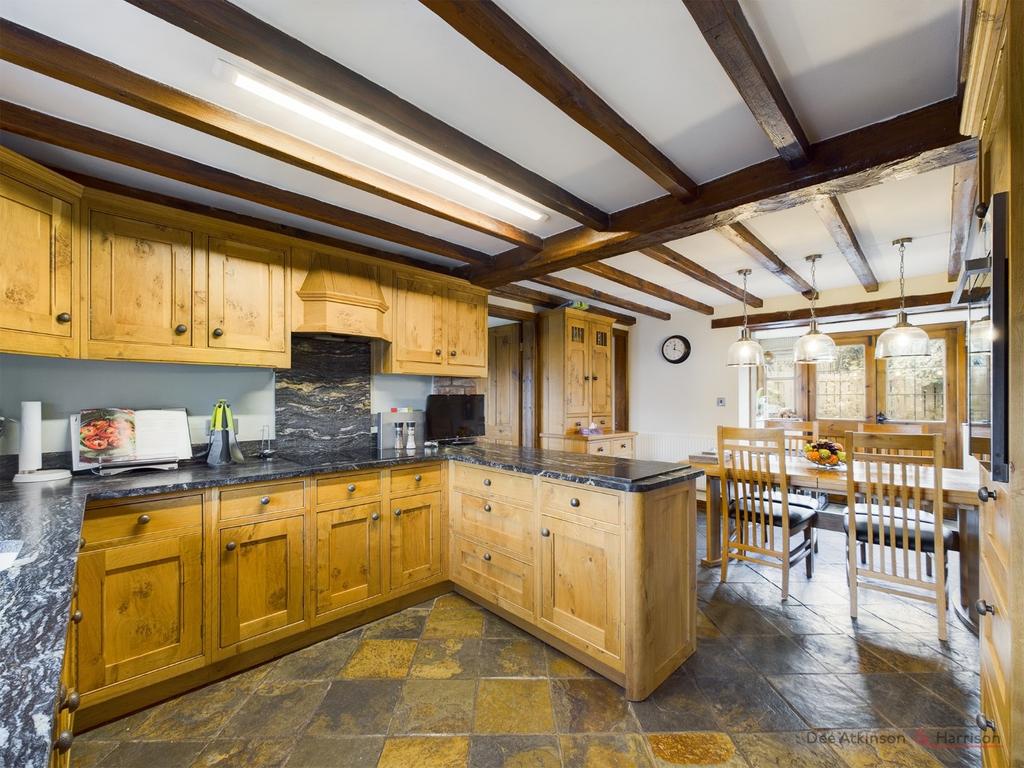 Kitchen/Breakfast Area