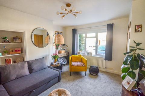 22 Warburton Road, Twickenham, TW2 6EP