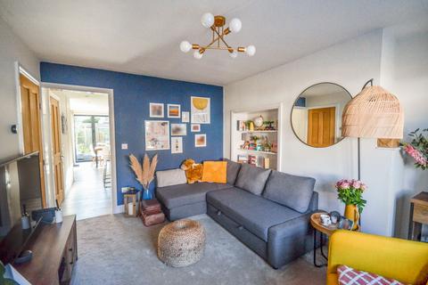 22 Warburton Road, Twickenham, TW2 6EP