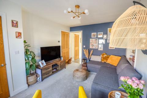 22 Warburton Road, Twickenham, TW2 6EP