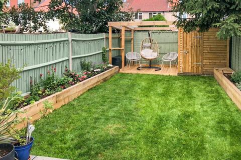 22 Warburton Road, Twickenham, TW2 6EP