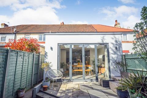 22 Warburton Road, Twickenham, TW2 6EP